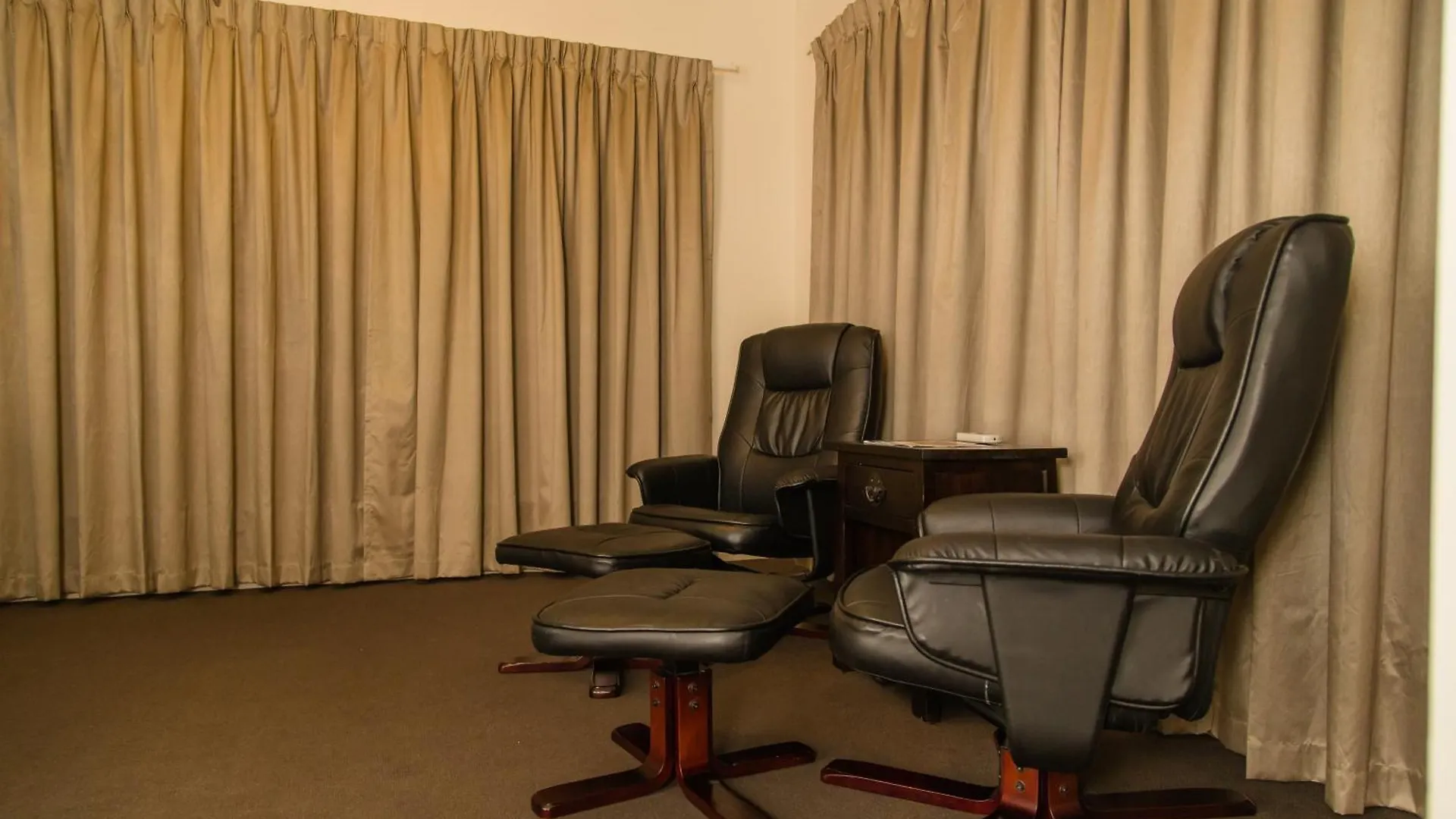 Emerald Maraboon Motor Inn 