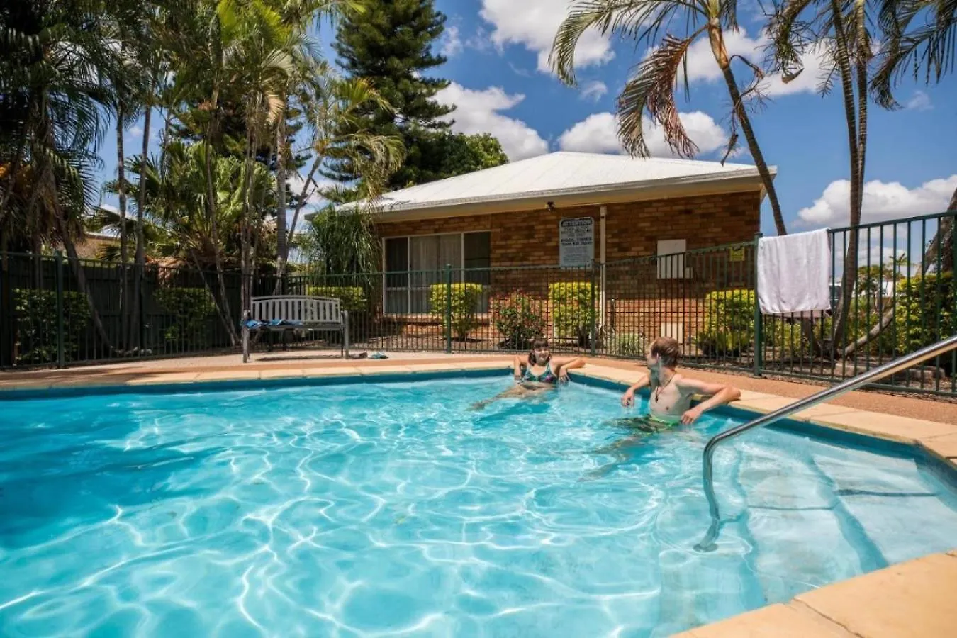 Emerald Maraboon Motor Inn 