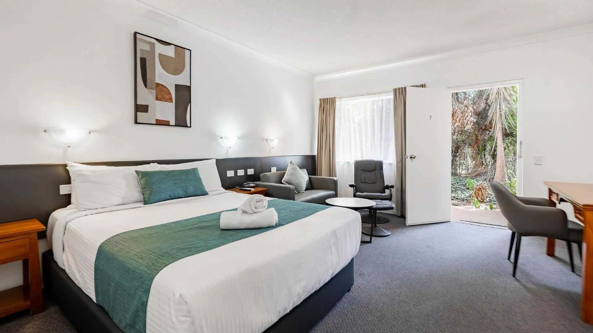 Emerald Maraboon Motor Inn 
